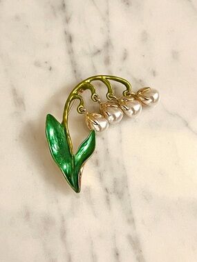 🧷Vintage Lily of the Valley Brooch on Gold-Tone Metal - Pearl, Gold, Enamel